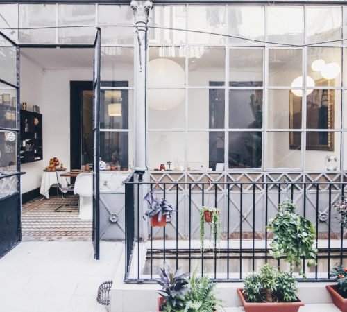 yoga retreats barcelona - centre patio Yogaweeks