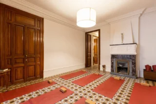 🌿 URBAN YOGA RETREAT IN BARCELONA 🌿
You arrive on your own.
 You’re not alone.
There’s freedom in not having to coordinate everything.
 Practice holds the structure.
 The rest of the time is yours.
You choose when to be with others and when to wander by yourself.
 Both feel equally welcome.
This way of traveling respects autonomy.
 It doesn’t absorb you into a program.
 It gives you a base, and lets you move from there with clarity and ease.

To learn more, contact us: info@yogaweeks.com
📲 WhatsApp: +34 687 34 39 21

#YogaRetreatBarcelona #BarcelonaYoga #YogaInBarcelona #YogaRetreatsSpain #YogaEverywhere #YogaJourney #YogaLife #YogaRetreatsEurope #YogaInNature #YogaTravel #Yoga #YogaEveryday https://info@yogaweeks.com/